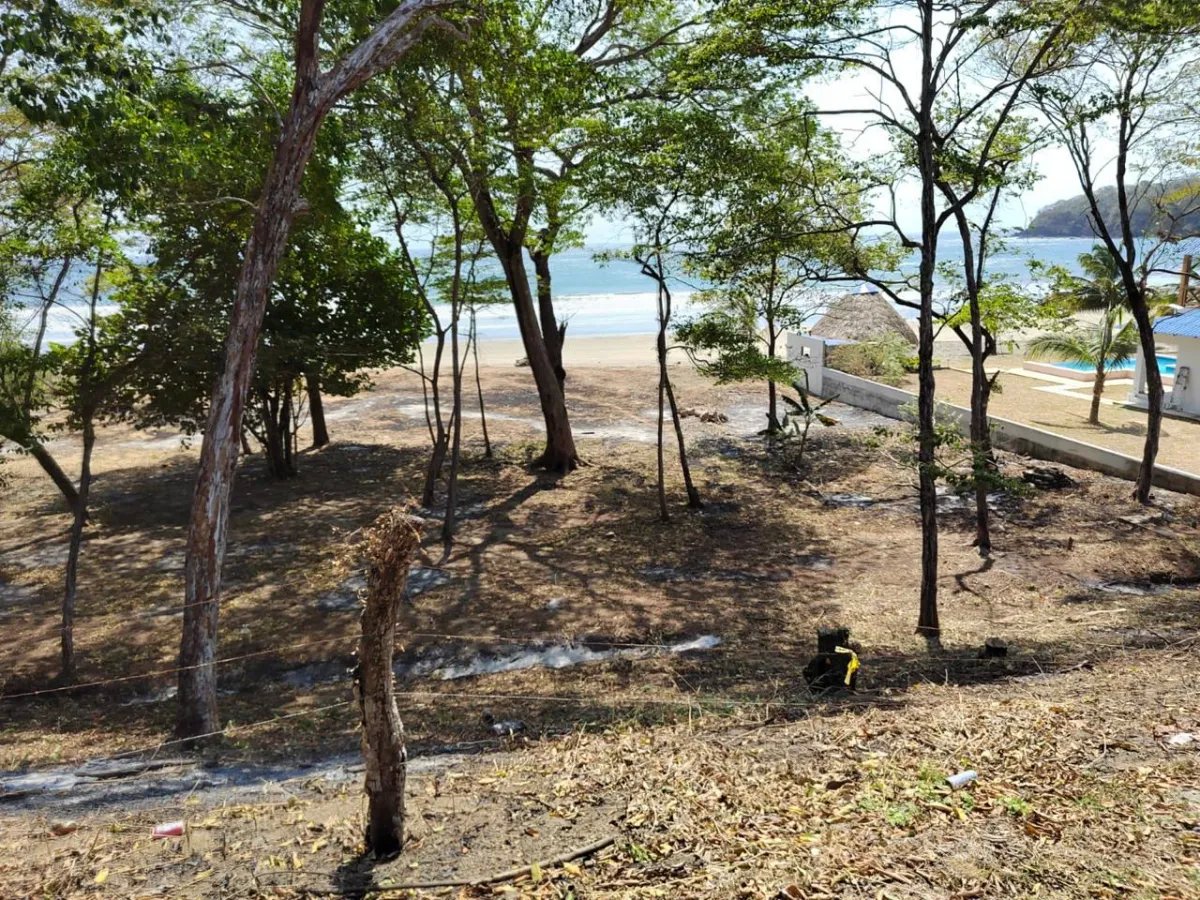 Terreno frente al mar en venta en Playa Venado, Los Santos