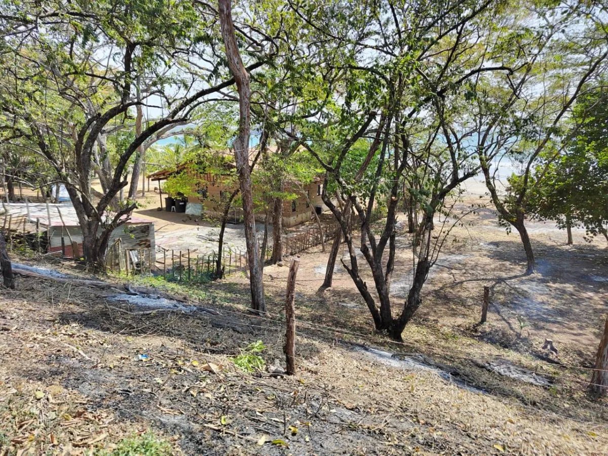 Terreno frente al mar en venta en Playa Venado, Los Santos