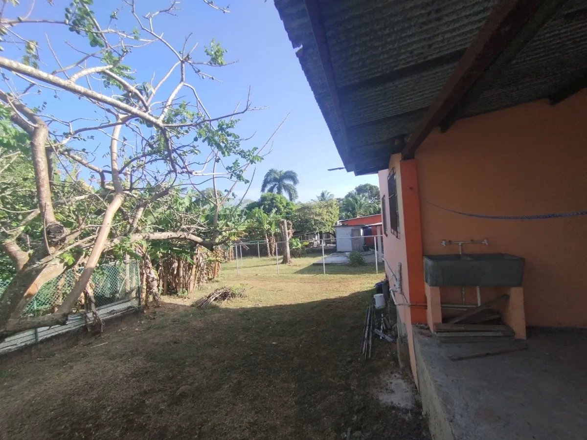 Se alquila casa en Pedasí