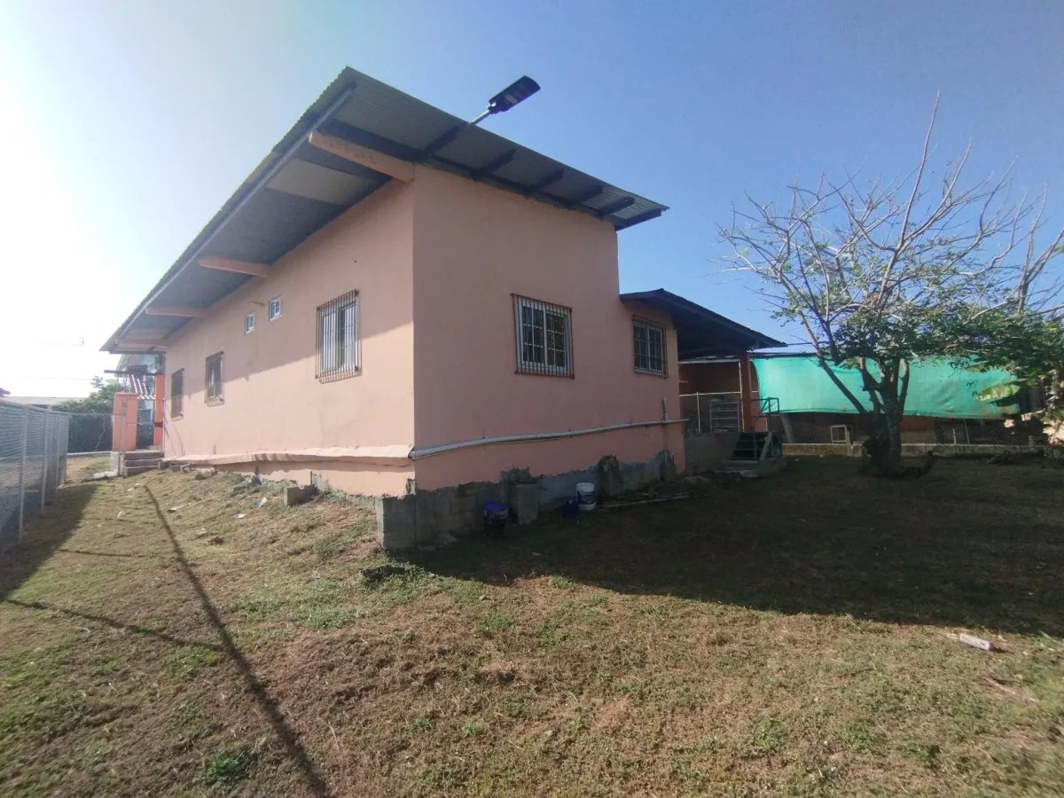 Se alquila casa en Pedasí