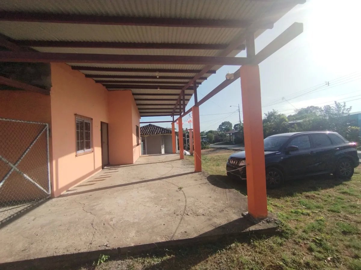 Se alquila casa en Pedasí