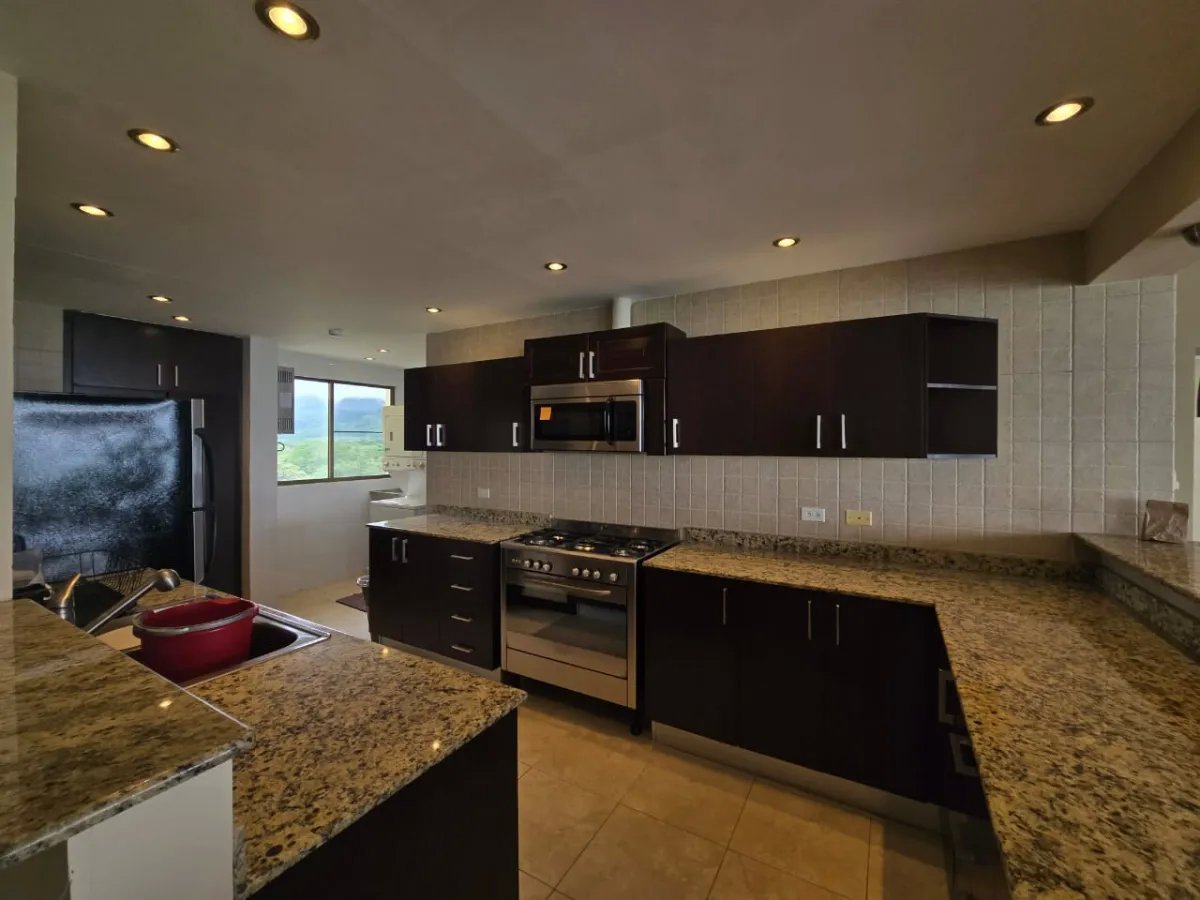 SE VENDE HERMOSO APARTAMENTO EN P.H. BILTMORE