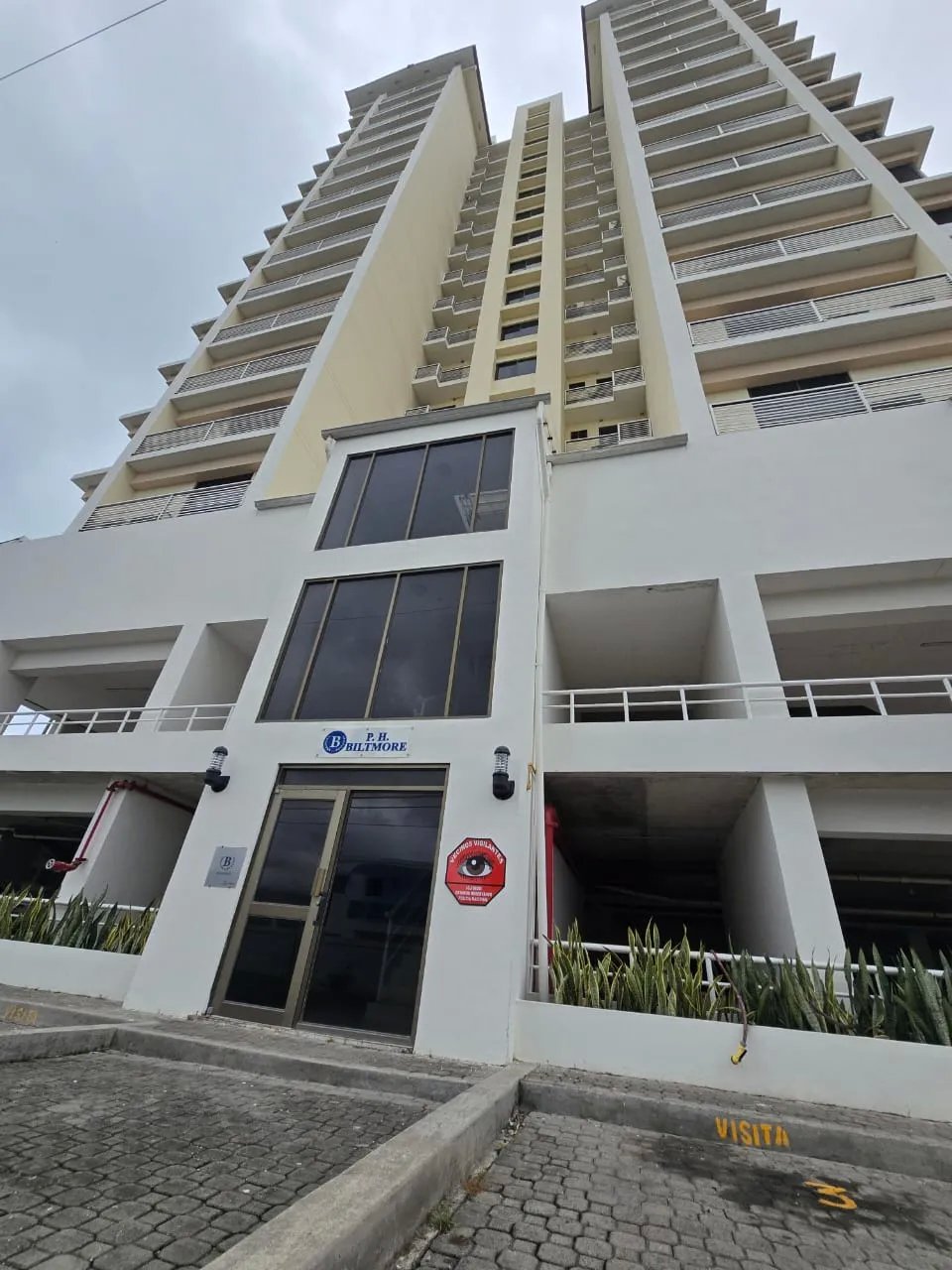 SE VENDE HERMOSO APARTAMENTO EN P.H. BILTMORE