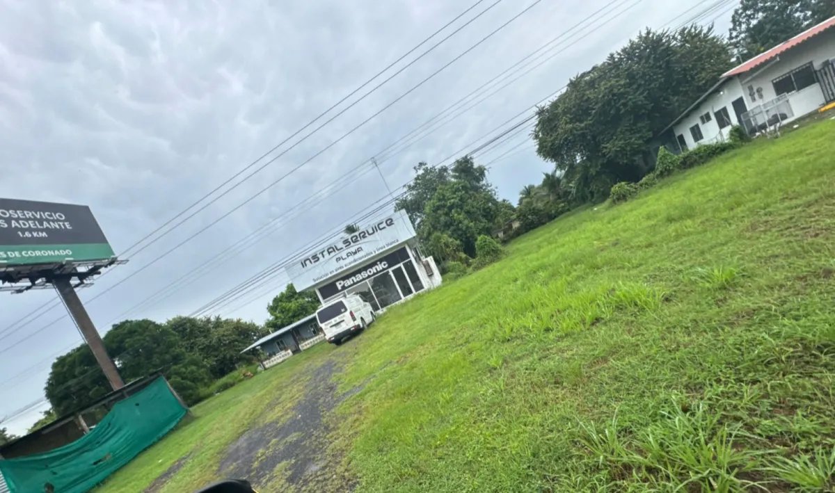SE VENDE TERRENO CON TRES EDIFICACIONES- RESIDENCIAL O COMERCIAL