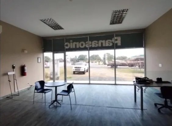 SE VENDE TERRENO CON TRES EDIFICACIONES- RESIDENCIAL O COMERCIAL
