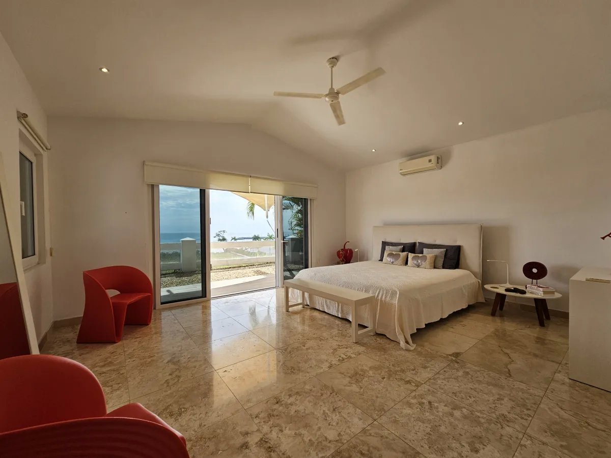Venta de Lujosa Casa en Vista Mar, San Carlos, Panamá