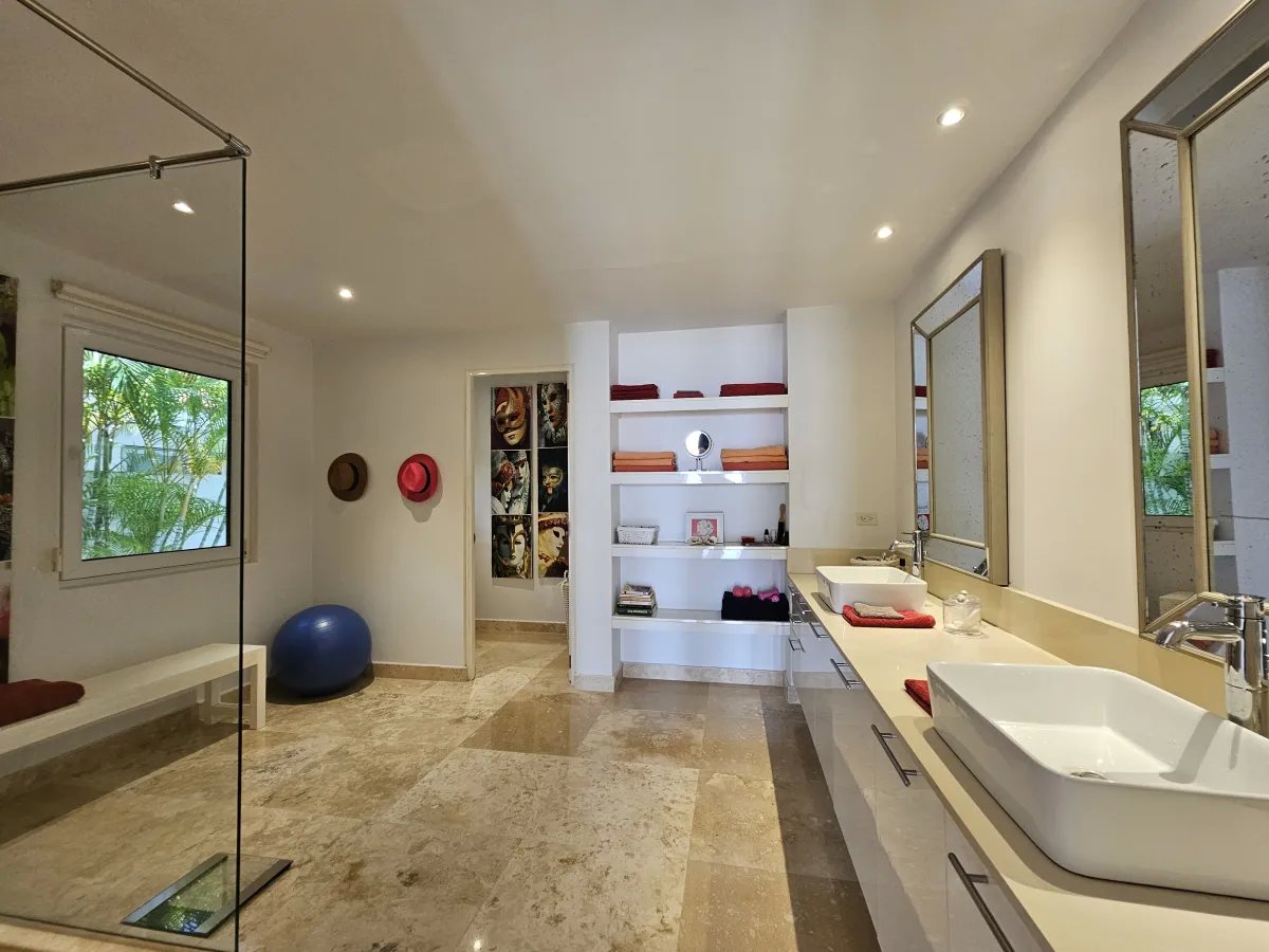 Venta de Lujosa Casa en Vista Mar, San Carlos, Panamá