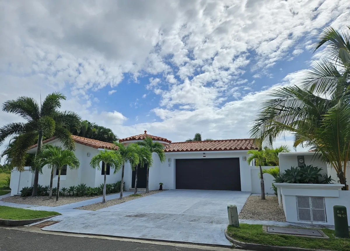 Venta de Lujosa Casa en Vista Mar, San Carlos, Panamá