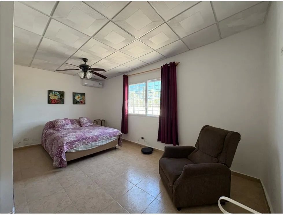 SE VENDE CASA EN COSTA ESMERALDA  DE 3 HABITACION CON PISCINA