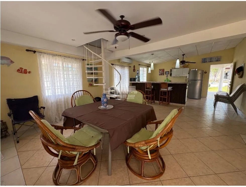 SE VENDE CASA DE PLAYA EN COSTA ESMERALDA DE 802M CON PISCINA