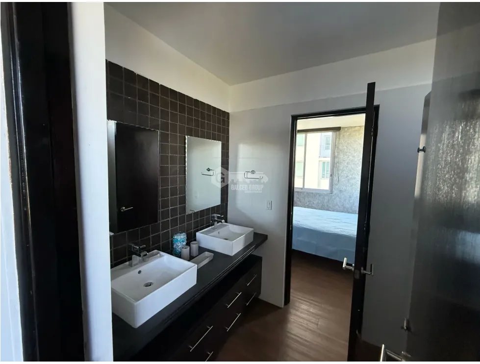 SE VENDE APARTAMENTO EN PH RIO MAR SAN CARLOS FRENTE AL MAR