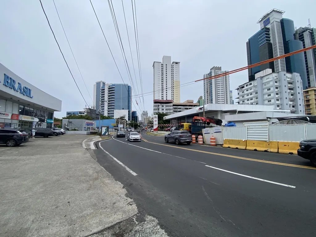 194 m² Commercial Space for Rent on Vía Brasil