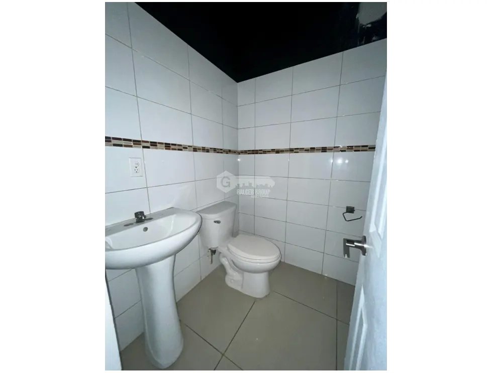 Commercial Space for rent in Via Porras
