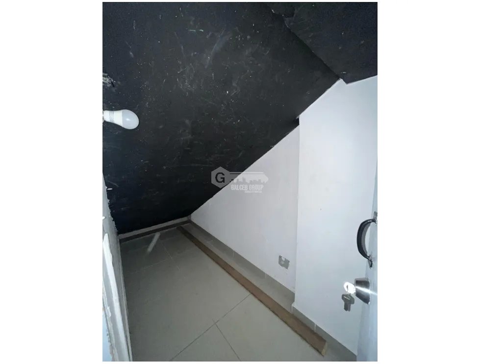 LOCAL COMERCIAL / VIA PORRAS / 90M / PLANTA BAJA / TERRAZA