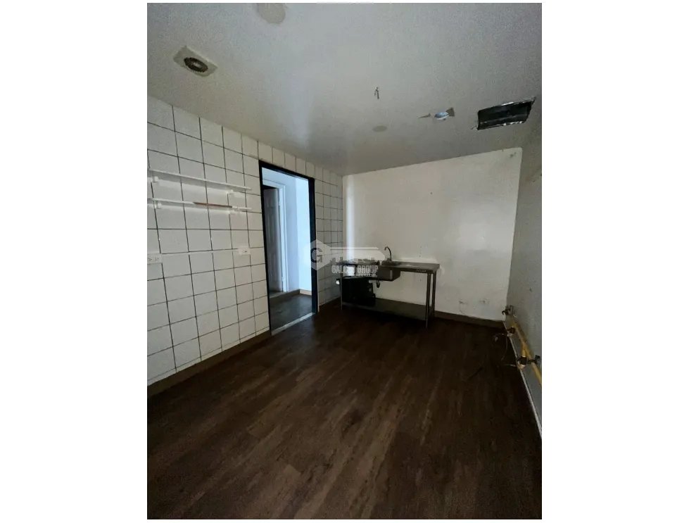 LOCAL COMERCIAL / VIA PORRAS / 90M / PLANTA BAJA / TERRAZA