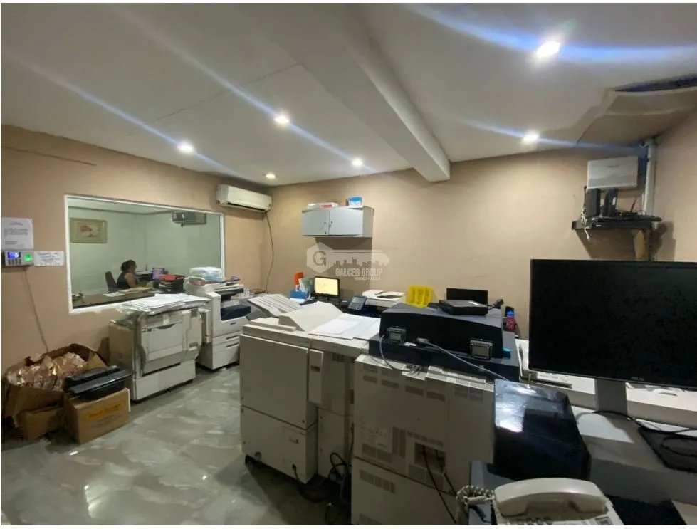 LOCAL COMERCIAL / VIA TRANSISMICA / 576.78M2 / 3 DIVISIONES
