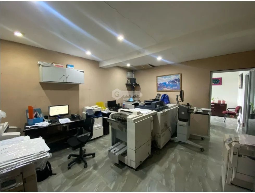 LOCAL COMERCIAL / VIA TRANSISMICA / 576.78M2 / 3 DIVISIONES
