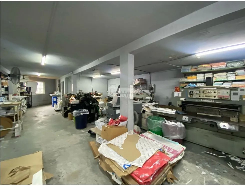 LOCAL COMERCIAL / VIA TRANSISMICA / 576.78M2 / 3 DIVISIONES