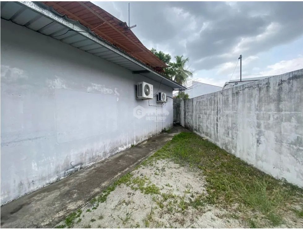 LOCAL COMERCIAL / VIA TRANSISMICA / 576.78M2 / 3 DIVISIONES