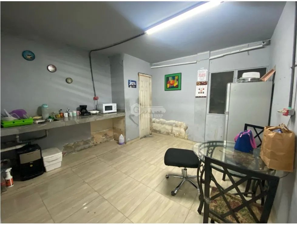 LOCAL COMERCIAL / VIA TRANSISMICA / 576.78M2 / 3 DIVISIONES