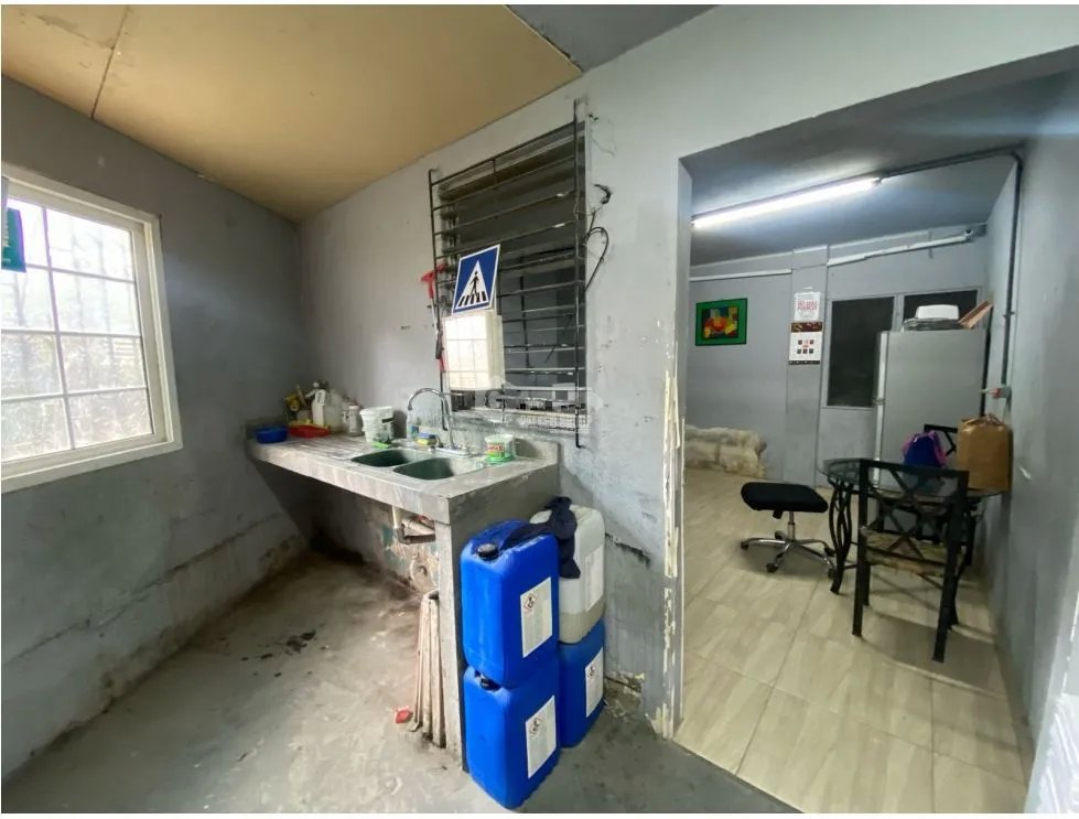 LOCAL COMERCIAL / VIA TRANSISMICA / 576.78M2 / 3 DIVISIONES