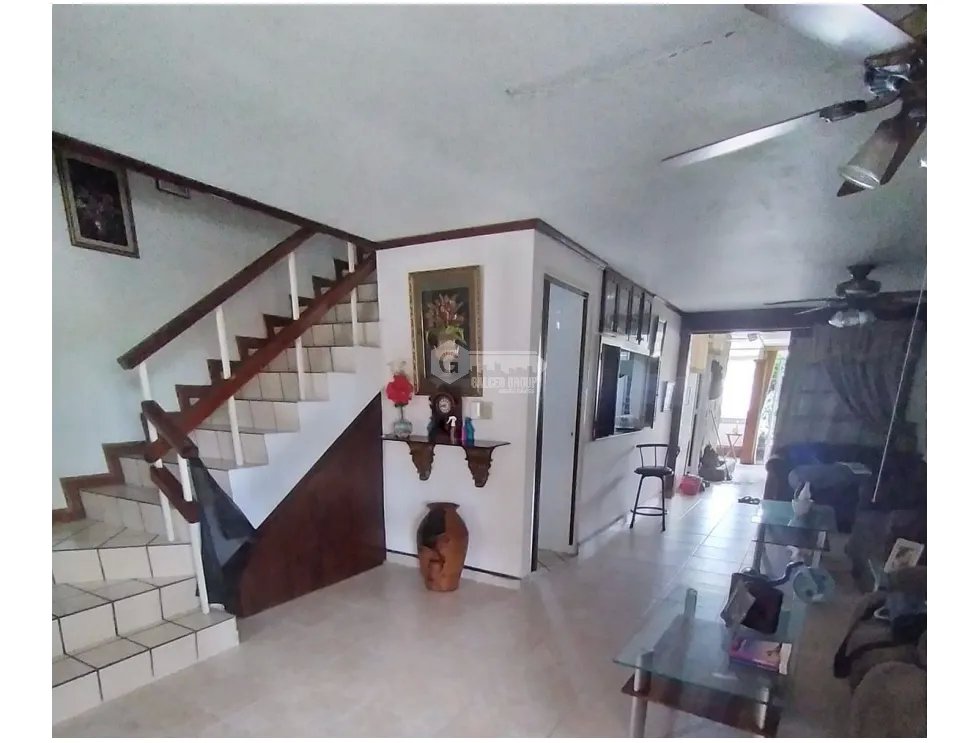 CONDADO DEL REY / 232M / 4 HABITACION / 5 BAÑOS / 2 NIVELES / TERRAZA