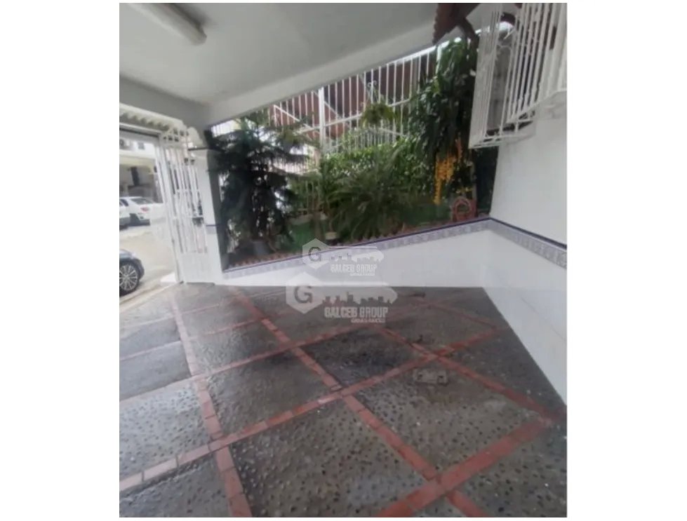 CONDADO DEL REY / 232M / 4 HABITACION / 5 BAÑOS / 2 NIVELES / TERRAZA