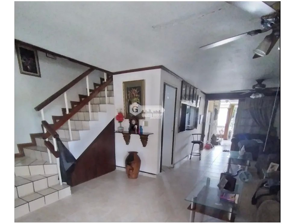 CONDADO DEL REY / 232M / 4 HABITACION / 5 BAÑOS / 2 NIVELES / TERRAZA