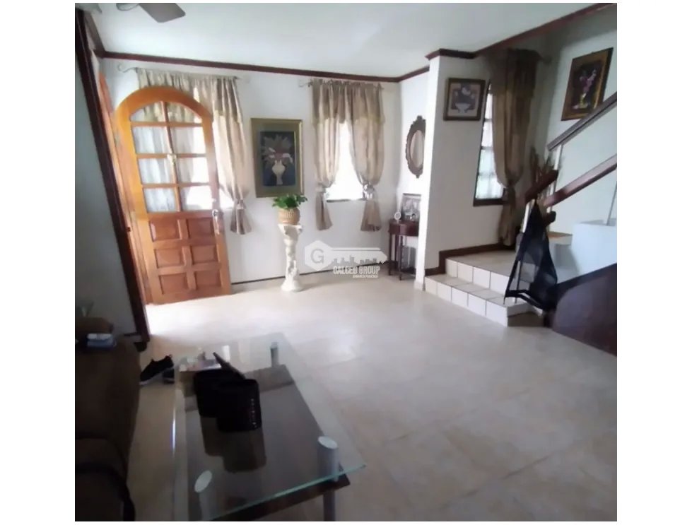 CONDADO DEL REY / 232M / 4 HABITACION / 5 BAÑOS / 2 NIVELES / TERRAZA