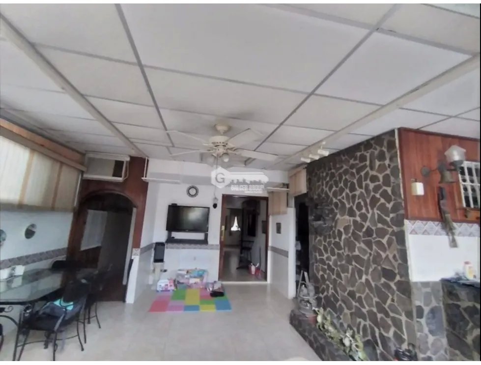 CONDADO DEL REY / 232M / 4 HABITACION / 5 BAÑOS / 2 NIVELES / TERRAZA