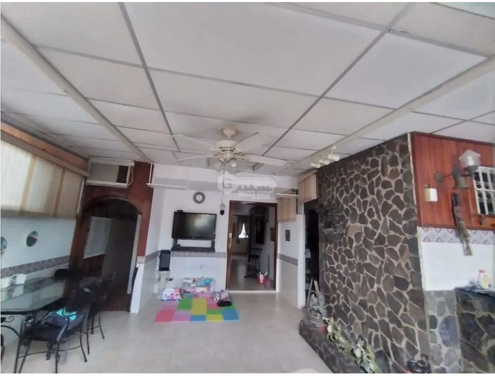 CONDADO DEL REY / 232M / 4 HABITACION / 5 BAÑOS / 2 NIVELES / TERRAZA