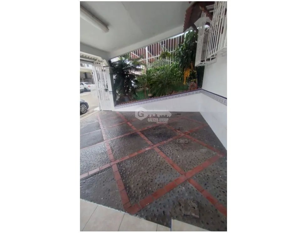 CONDADO DEL REY / 232M / 4 HABITACION / 5 BAÑOS / 2 NIVELES / TERRAZA