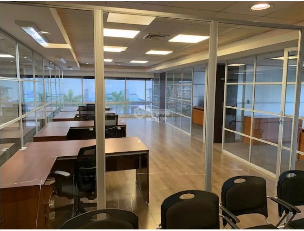 OFICINA / CALLE 50 / TORRE DRESDNER / 325M / DIVISIONES / AMOBLADA