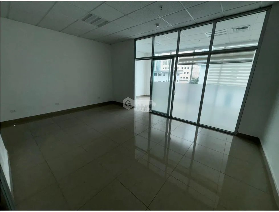 EL CARMEN / OFICINAS COMERCIAL / PLAZA KORINTHO / 65M2