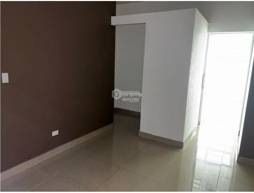 EL CARMEN / OFICINAS COMERCIAL / PLAZA KORINTHO / 65M2