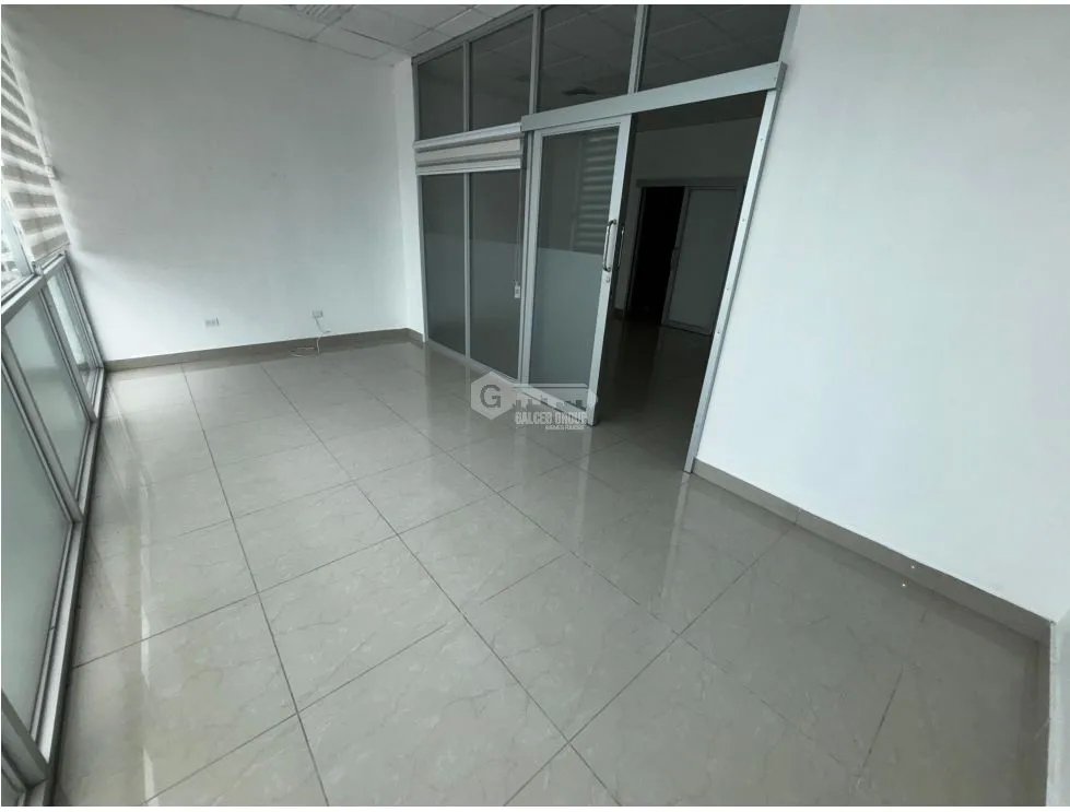 EL CARMEN / OFICINAS COMERCIAL / PLAZA KORINTHO / 65M2