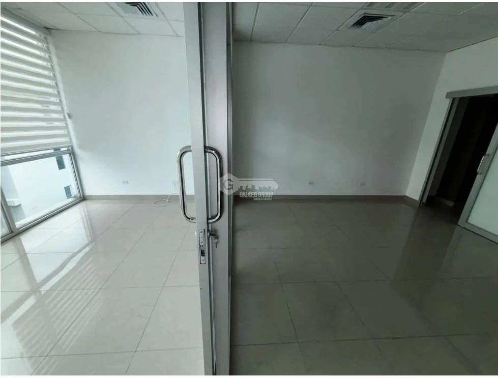 EL CARMEN / OFICINAS COMERCIAL / PLAZA KORINTHO / 65M2