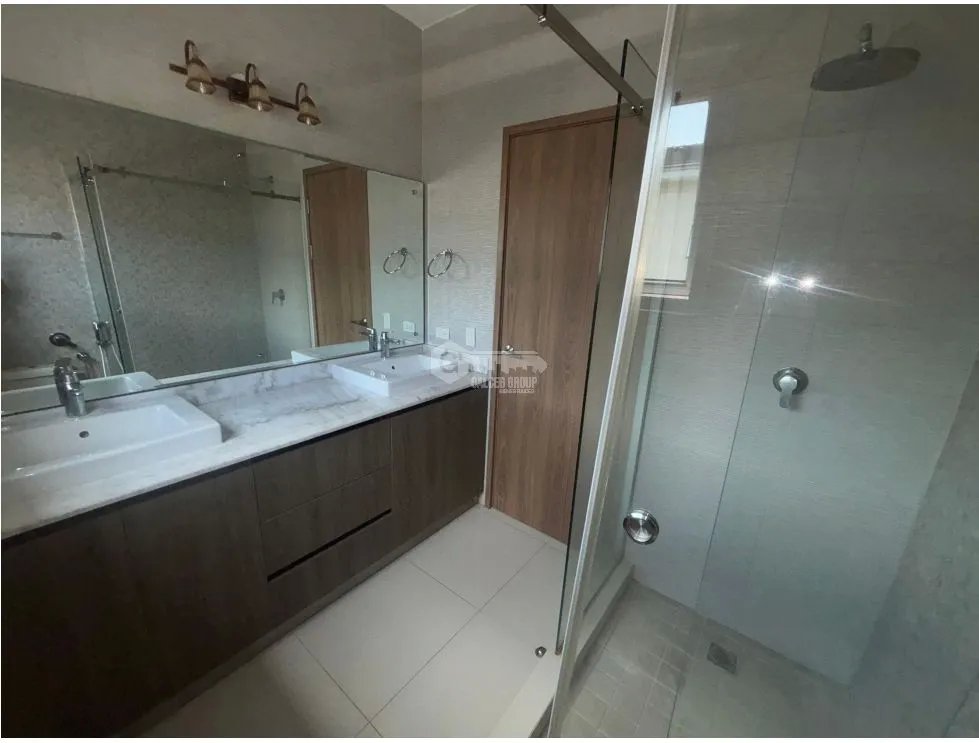CONDADO DEL REY / ALTOS DEL PARQUE / 264M / 3 HABITACION / 2 PARKING