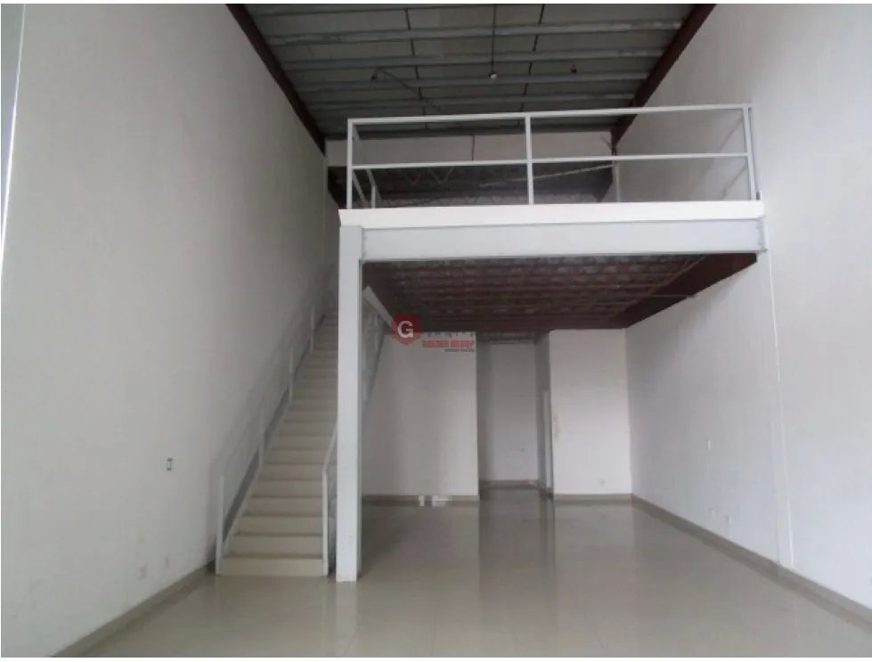 LOCAL COMERCIAL / PLAZA MILLA 8 / CON MEZZANINE / 190M / VACIO