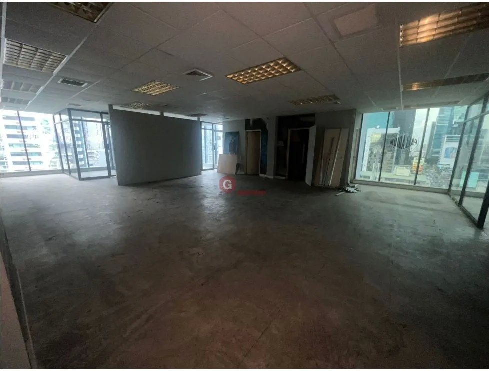 OFICINA / CALLE 50 / PH GLOBAL PLAZA / 500M / CON DIVISIONES