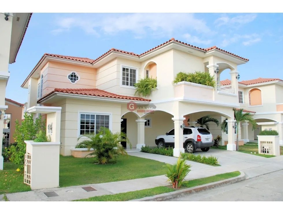COSTA SUR / VILLA VALENCIA / 369M / 4 HABITACION / 2 NIVELES / PISCINA