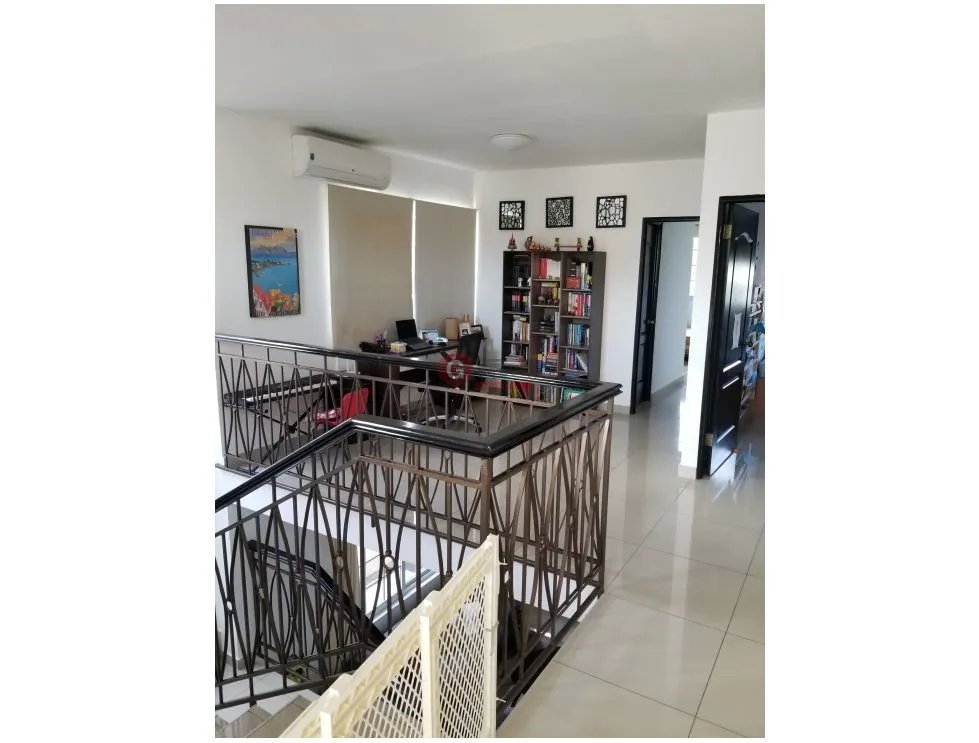 COSTA SUR / VILLA VALENCIA / 369M / 4 HABITACION / 2 NIVELES / PISCINA
