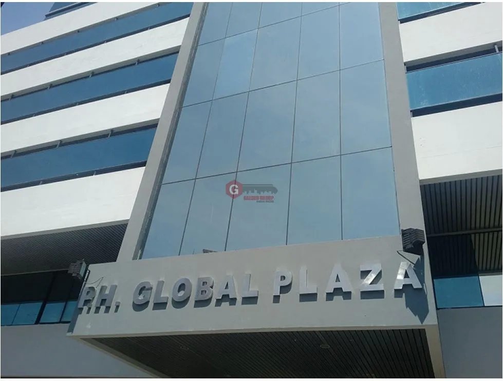 OFICINA / CALLE 50 / PH GLOBAL PLAZA / 110M / CON DIVISIONES
