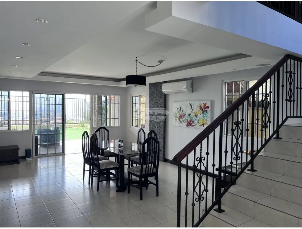 VILLA LUCRE / PH ALTOS DE SAN RAFAEL /  REMODELADA / 290M2