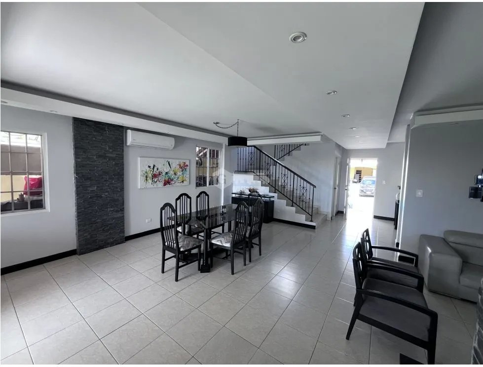 VILLA LUCRE / PH ALTOS DE SAN RAFAEL /  REMODELADA / 290M2