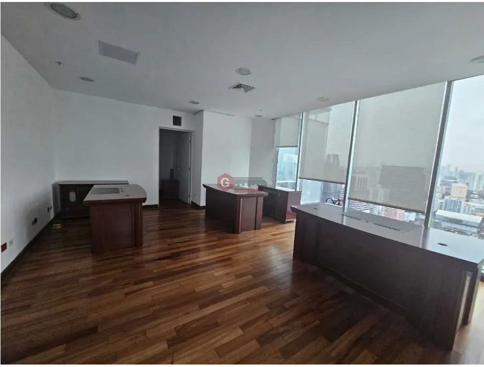 CALLE 50 / OFICINA/ EDIFICIO GLOBAL BANK / 200M2 / AMOBLADO