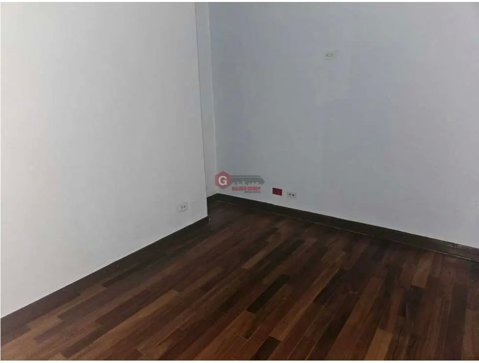 CALLE 50 / OFICINA/ EDIFICIO GLOBAL BANK / 200M2 / AMOBLADO
