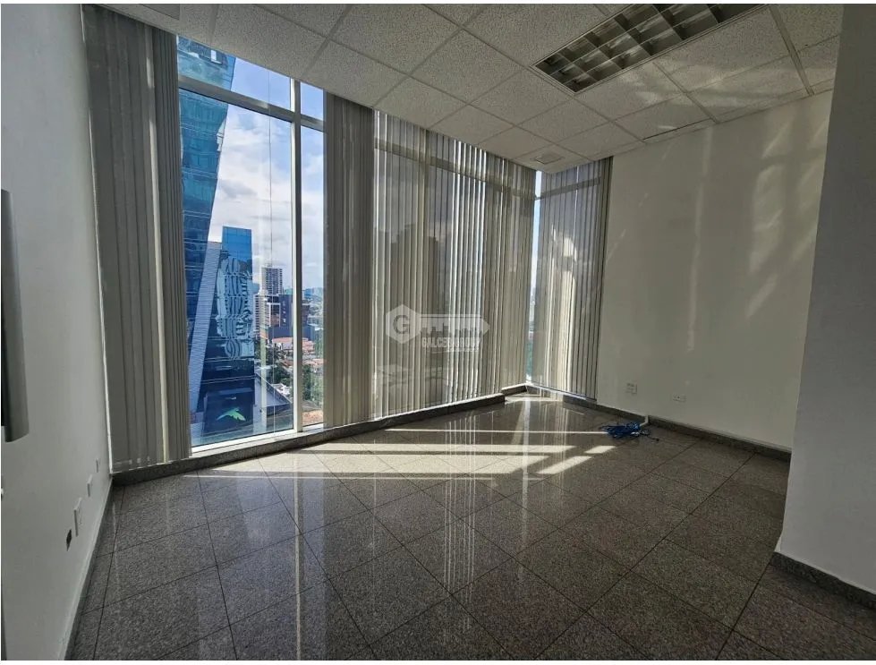 CALLE 50 / TORRE GLOBAL BANK / 95M2 / OFICINA  CON DIVISIONES