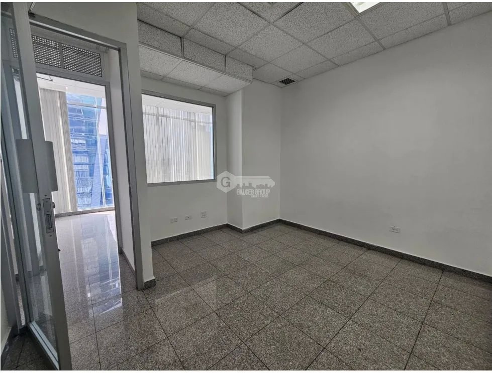 CALLE 50 / TORRE GLOBAL BANK / 95M2 / OFICINA  CON DIVISIONES