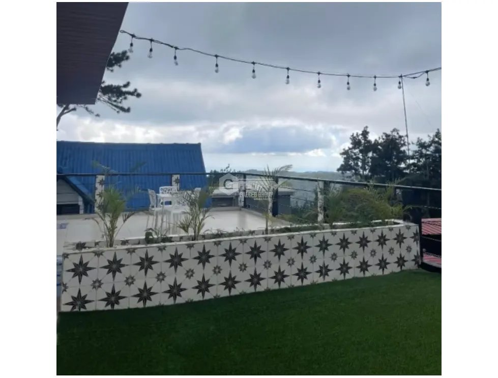 SE VENDE CASA DE 2 NIVELES EN ALTOS DE CERRO AZUL CON VISTA AL MAR